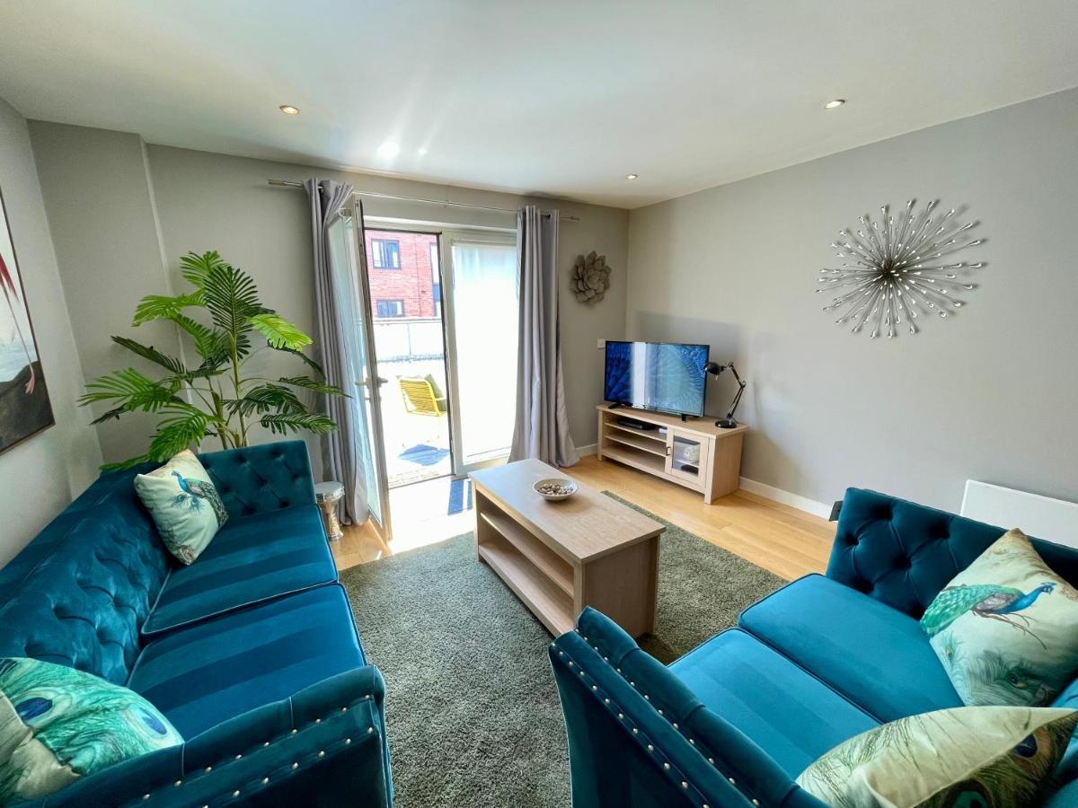 Stunning 2-Bed Town Centre Apartment - Hosted By Hutch Lifestyle เลมิงตันสปา ภายนอก รูปภาพ