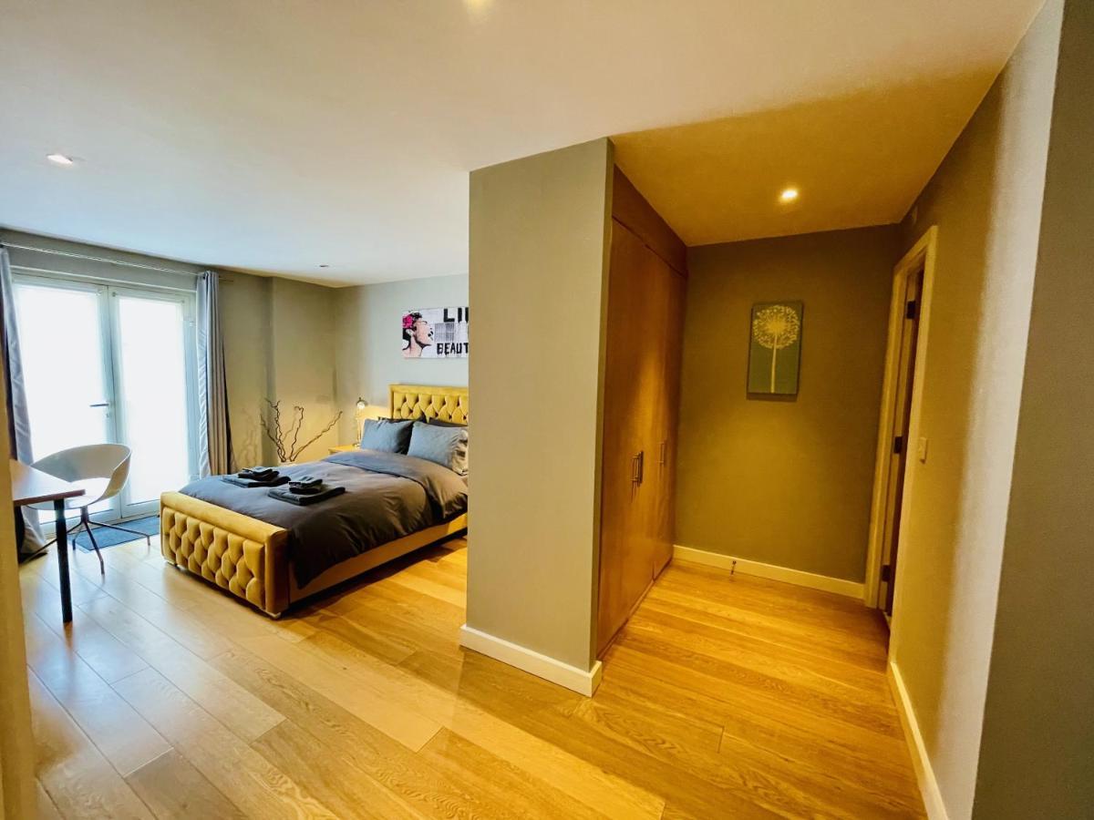 Stunning 2-Bed Town Centre Apartment - Hosted By Hutch Lifestyle เลมิงตันสปา ภายนอก รูปภาพ