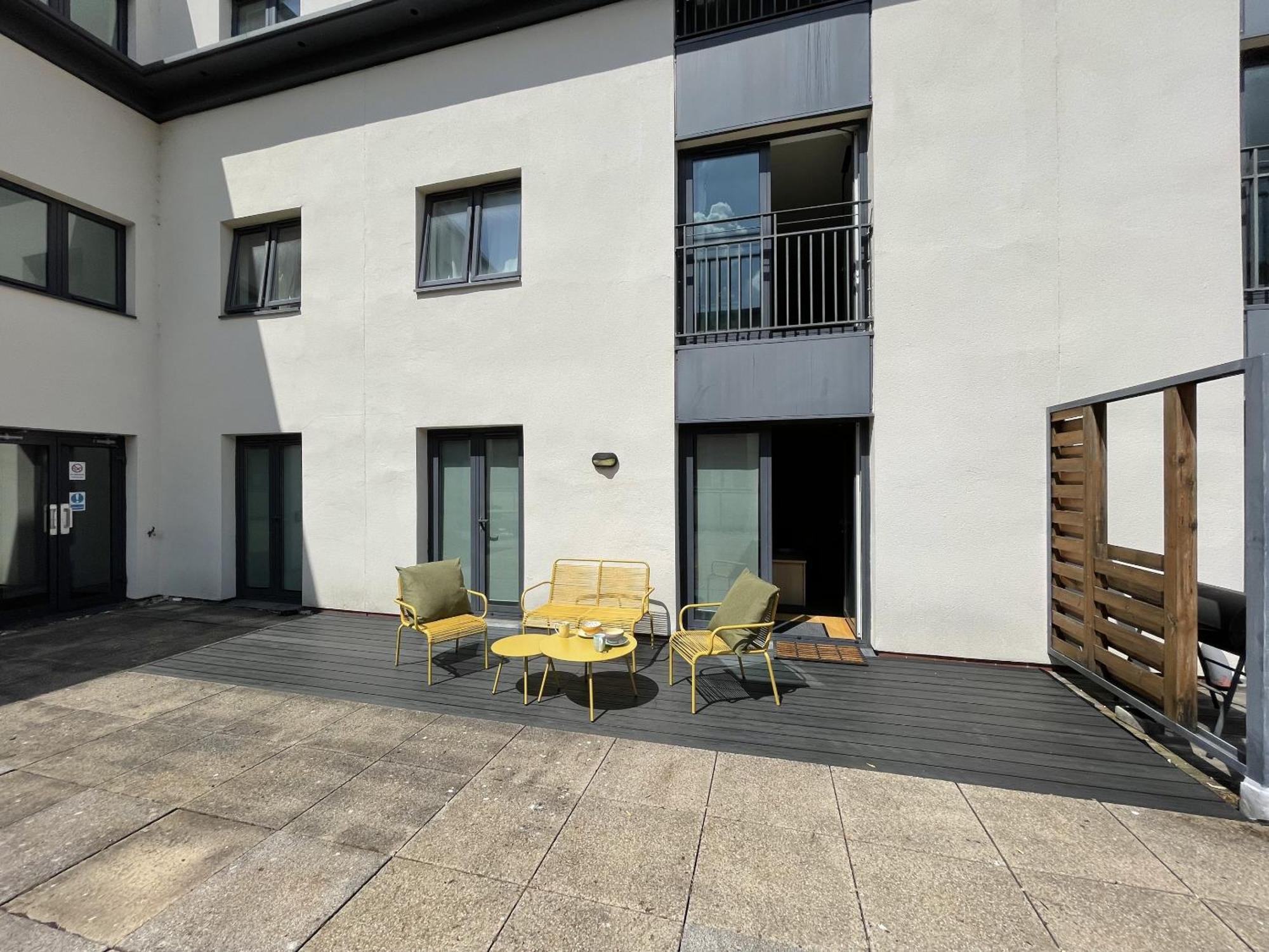 Stunning 2-Bed Town Centre Apartment - Hosted By Hutch Lifestyle เลมิงตันสปา ภายนอก รูปภาพ