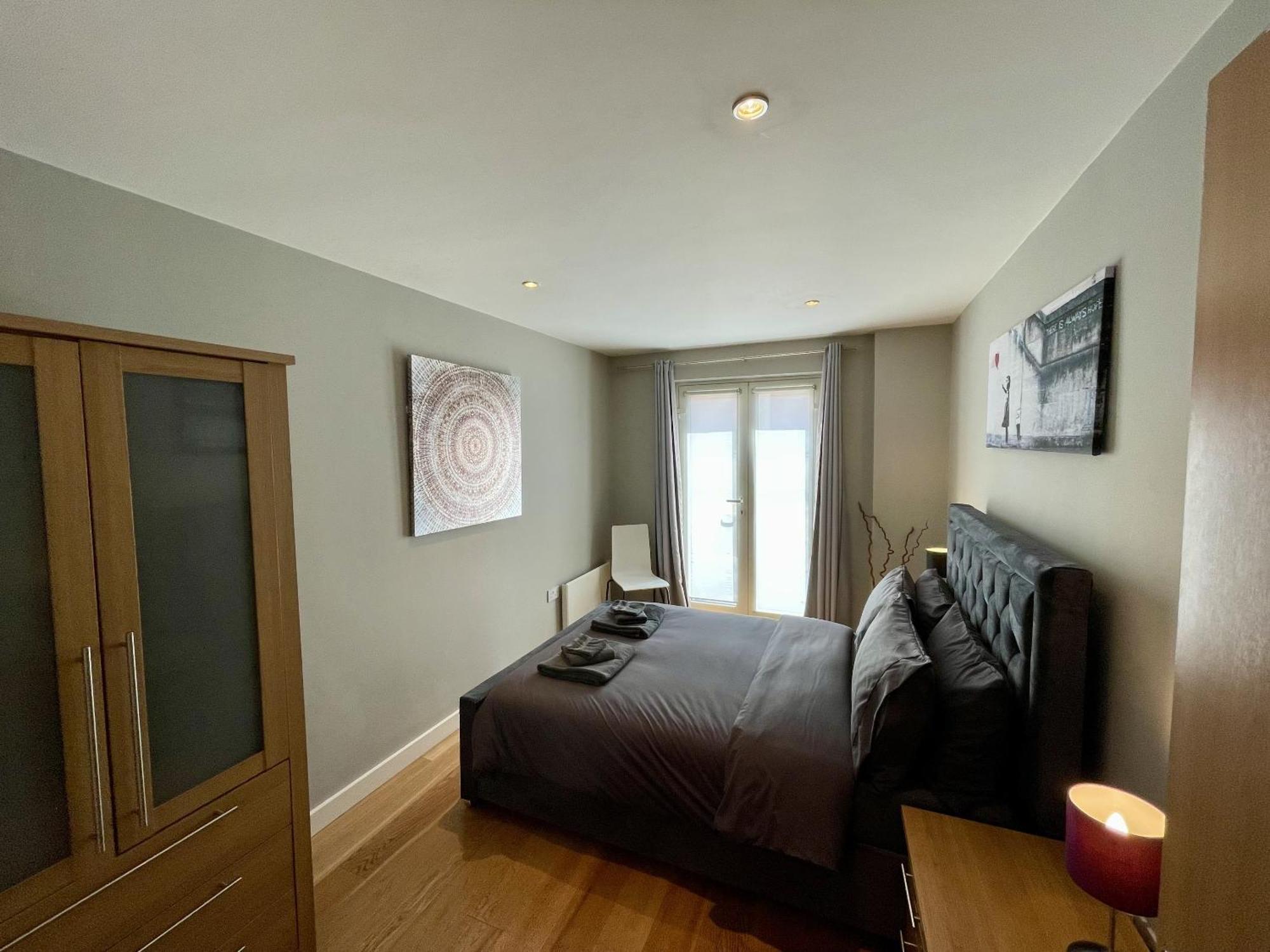 Stunning 2-Bed Town Centre Apartment - Hosted By Hutch Lifestyle เลมิงตันสปา ภายนอก รูปภาพ