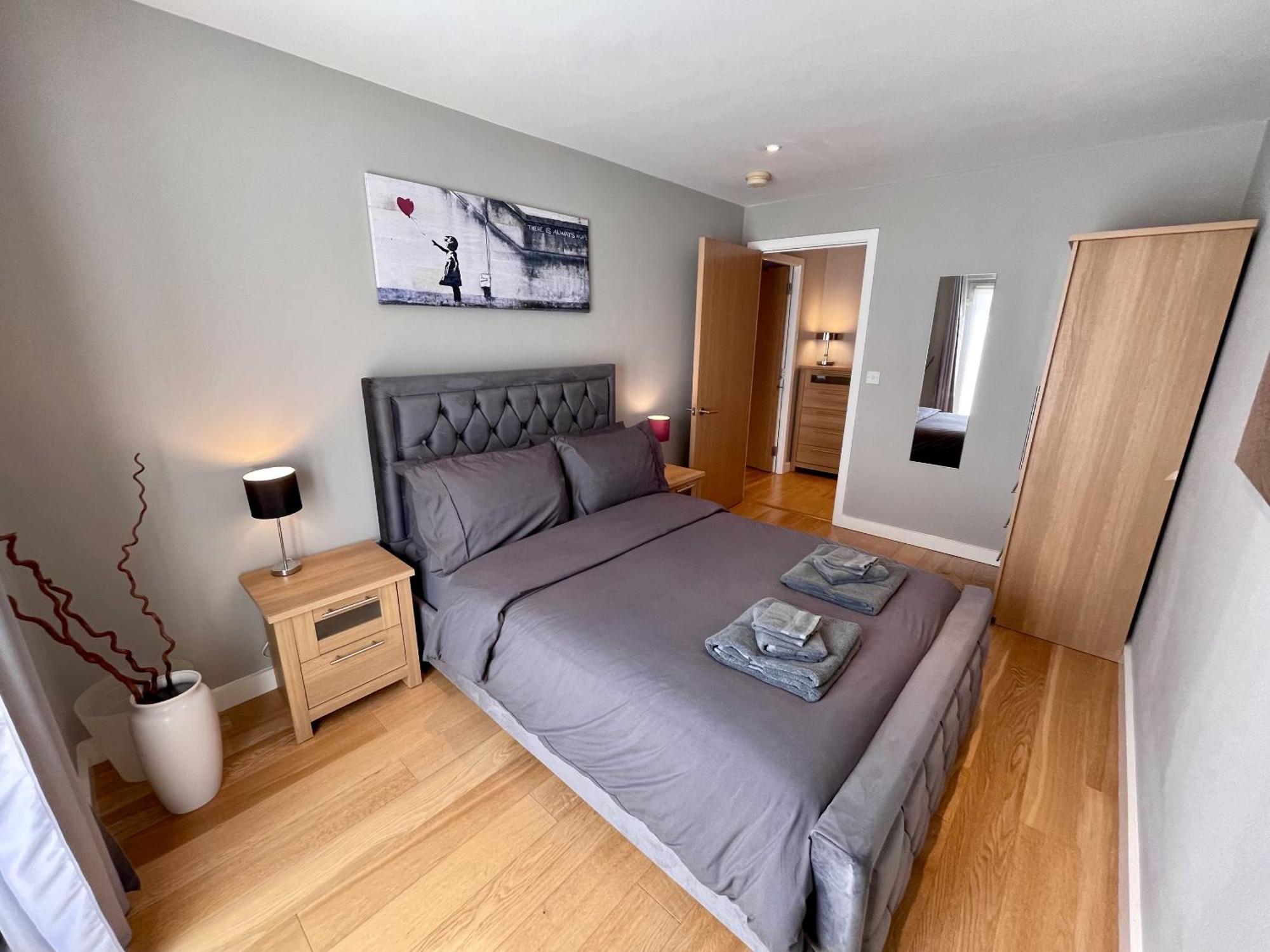 Stunning 2-Bed Town Centre Apartment - Hosted By Hutch Lifestyle เลมิงตันสปา ภายนอก รูปภาพ