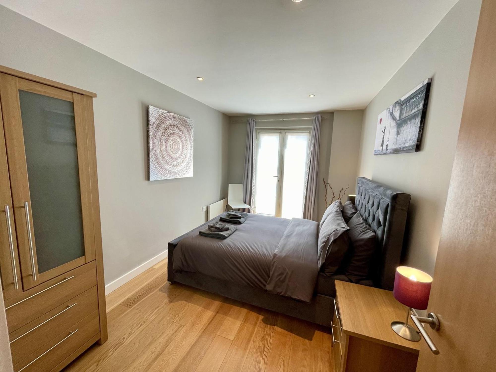Stunning 2-Bed Town Centre Apartment - Hosted By Hutch Lifestyle เลมิงตันสปา ภายนอก รูปภาพ