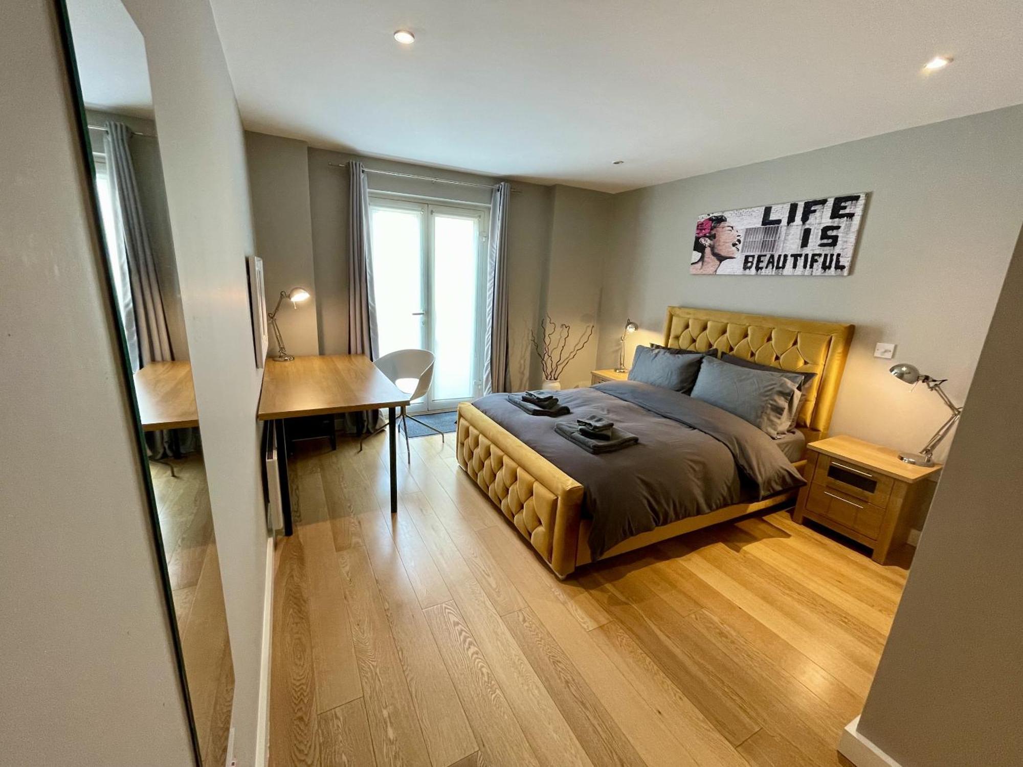 Stunning 2-Bed Town Centre Apartment - Hosted By Hutch Lifestyle เลมิงตันสปา ภายนอก รูปภาพ