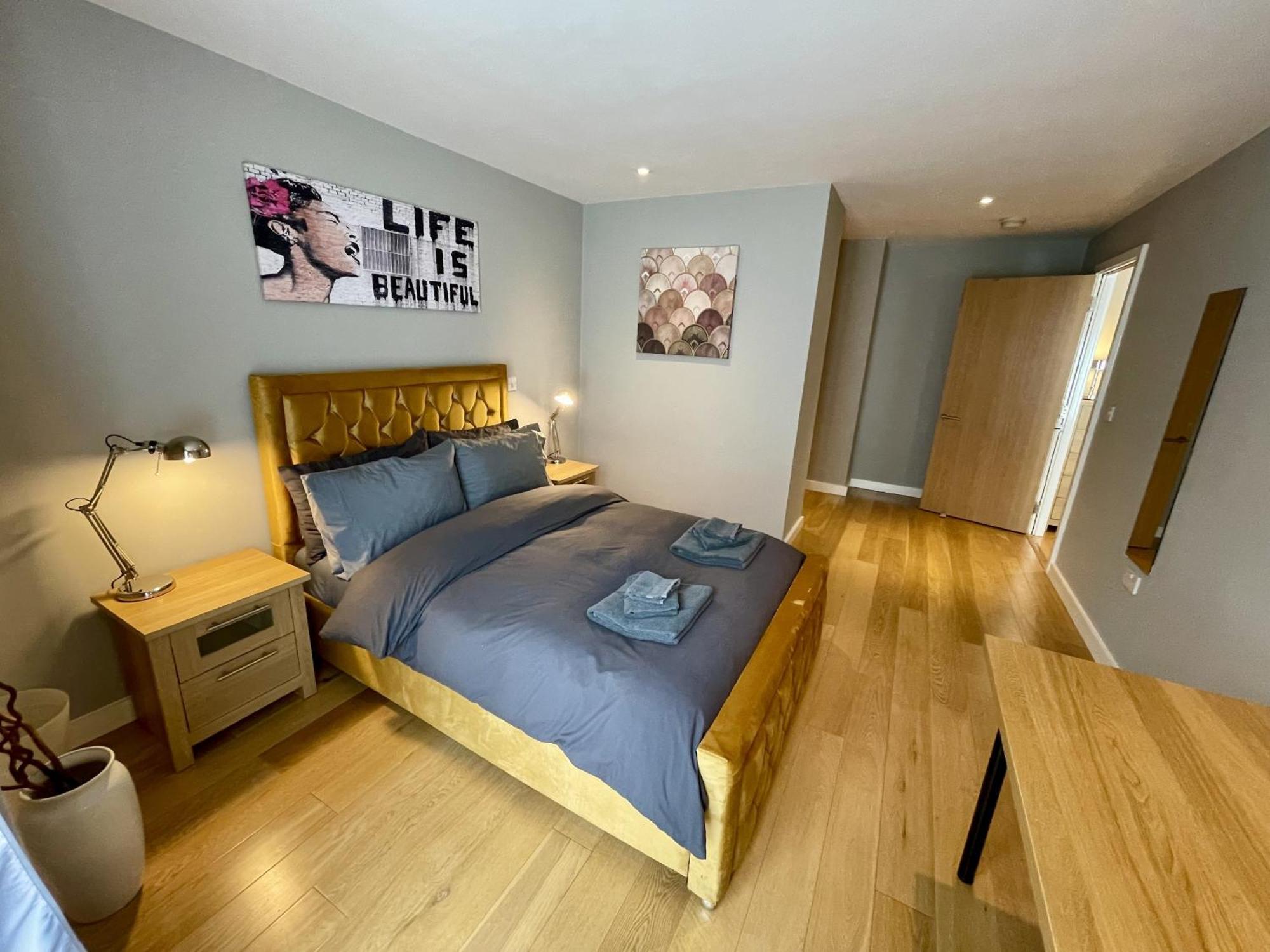 Stunning 2-Bed Town Centre Apartment - Hosted By Hutch Lifestyle เลมิงตันสปา ภายนอก รูปภาพ